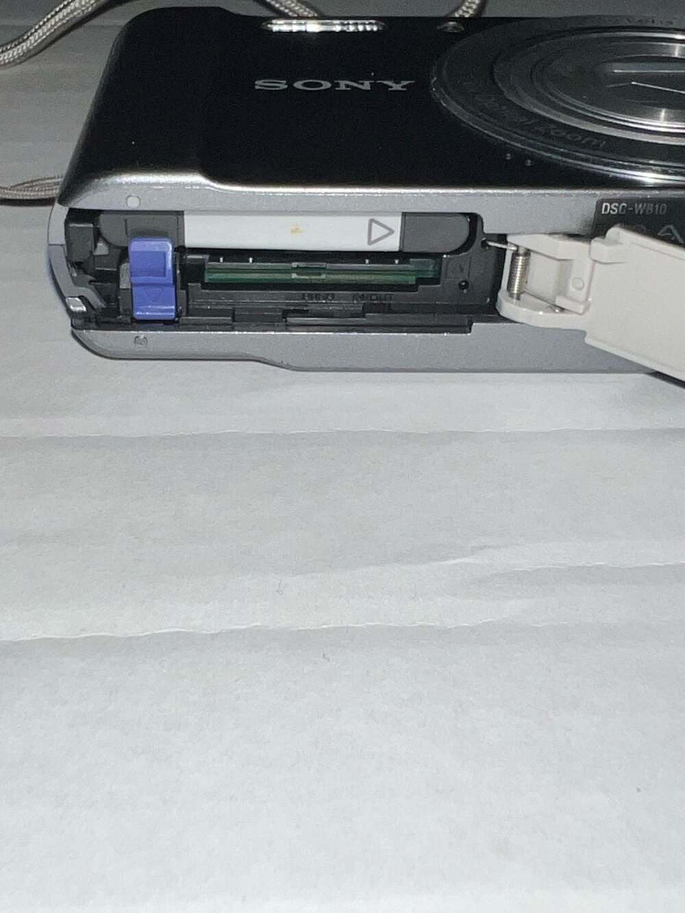 Sony Cyber-shot DSC-W810 20.1MP Digital Camera with 6x Optical Zoom - Picture 4 of 9